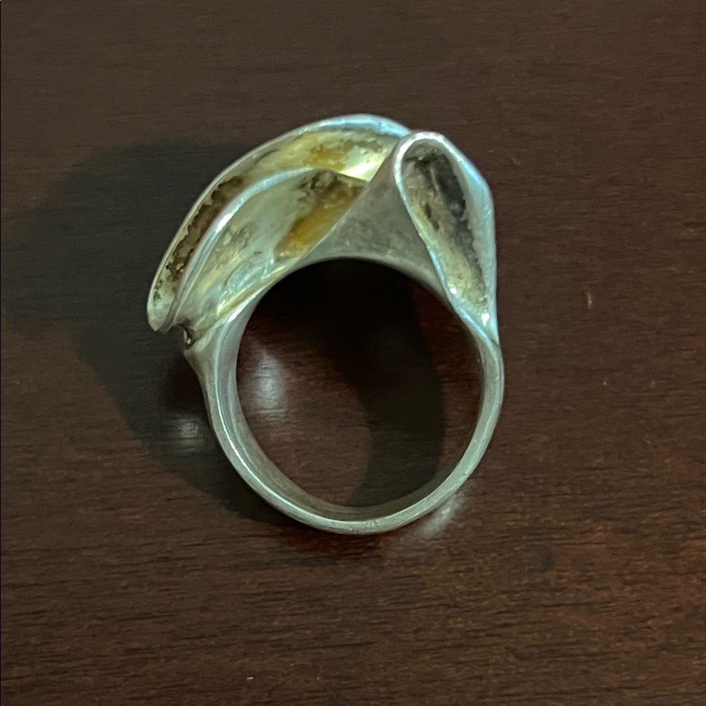 Elegant Silver and Gold Women's Ring - Picture 2 of 4